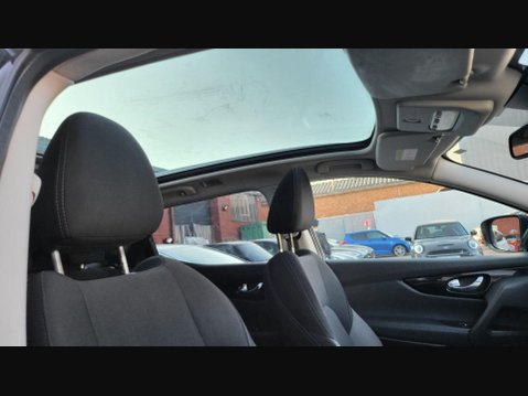 Nissan Qashqai DIG-T N-CONNECTA 38