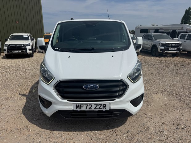 Ford Transit Custom SWB L1H1 [SOLD CR] Low Roof Limited 300 Air Con Cam EURO 6 NO VAT 3