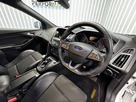 Ford Focus 2.3T EcoBoost RS Hatchback 5dr Petrol Manual AWD Euro 6 (s/s) (350 ps) 40