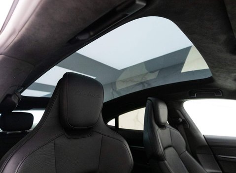 Porsche Taycan TURBO S 93KWH 8