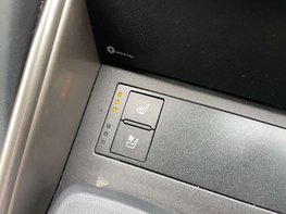 Lexus Is 2.5 IS 300h Advance CVT 4dr 43