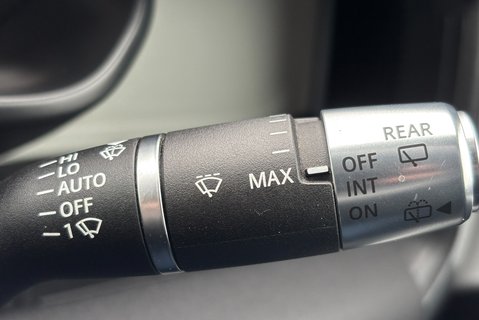 Land Rover Defender 90 D200 Hard Top MHEV 29