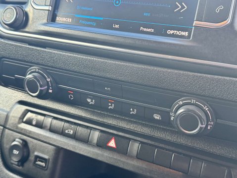 Peugeot Expert 2.0 Expert Professional Premium+ L2 Blue HDi A 14