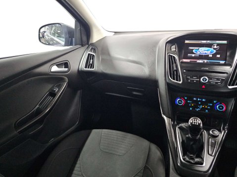 Ford Focus 1.0 Titanium 5dr 25