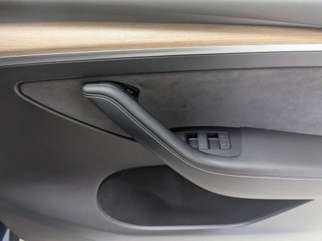 Tesla Model Y ModeL Y Long Range AWD 4WD 5dr 33