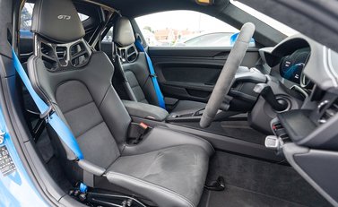 Porsche 911 (992) GT3 12