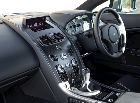 Aston Martin V12 Vantage S 14