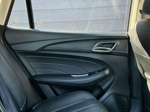 MG 5 MG5 Exclusive EV 5dr 20