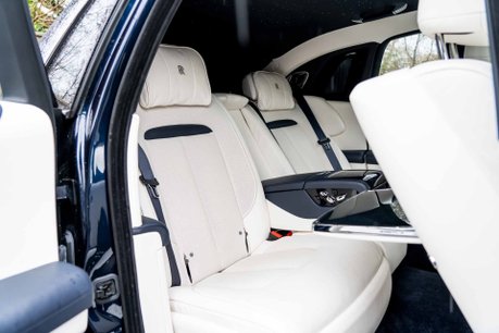 Rolls-Royce Ghost V12. STARLIGHT. H, C & M SEATS. REAR ENTERTAINMENT. HUD. A/CRUISE CONTROL 7