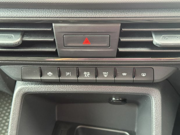 Ford Transit Connect SWB L1H1 [SOLD CR] Low Roof Trend 220 Air Con Nav Sensors EURO 6 41