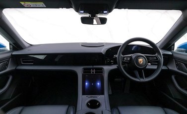 Porsche Taycan 4 Cross Turismo 16