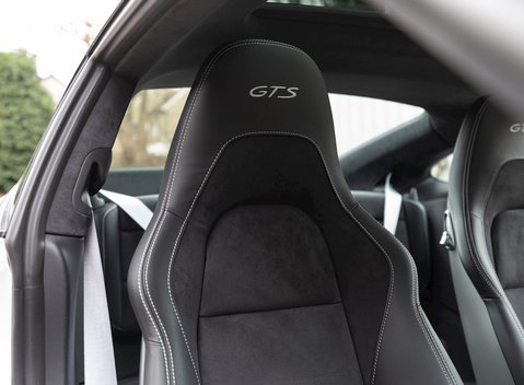 Porsche 911 Carrera GTS (991.2) 13