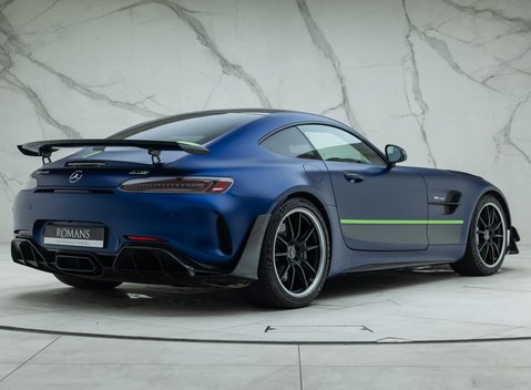 Mercedes-Benz AMG GT R PRO 6