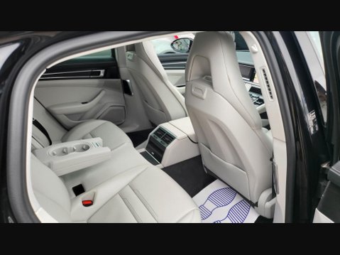 Porsche Panamera PDK 21