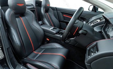 Aston Martin V12 Vantage S Roadster 12