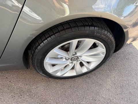 Vauxhall Insignia 2.0 CDTi SRi Nav Auto Euro 6 5dr 25