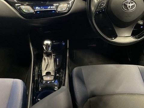 Toyota C-HR 1.8 VVT-h Dynamic SUV 5dr Petrol Hybrid CVT Euro 6 (s/s) (122 ps) 15