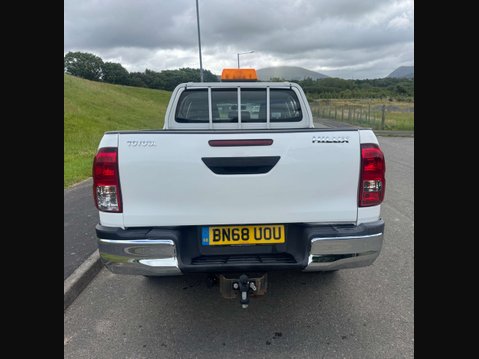 Toyota Hilux 2.4 HI-Luxury Active D-4D 4WD Double Cab 4WD 5dr 5