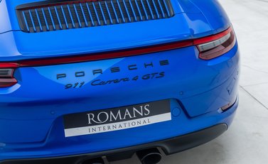 Porsche 911 Carrera 4 GTS (991.2) British Legends Edition 29