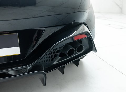 Aston Martin Vantage V8 36