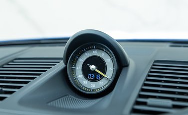 Porsche 911 GT3 Touring (992) 18