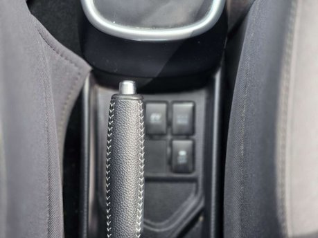 Toyota Yaris 1.5 VVT-h Design Hatchback 5dr Petrol Hybrid E-CVT Euro 6 (s/s) (100 ps) 17