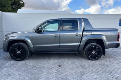 Volkswagen Amarok V6 258 Tdi DSG Aventura Black Edition 4Motion with Roller Shutter 8