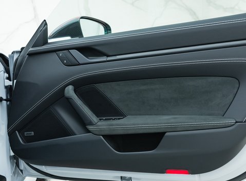 Porsche 911 Carrera GTS (992) 24