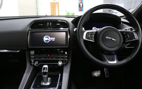 Jaguar F-Pace SVR AWD - Stunning Example with Sliding Panoramic Roof 22