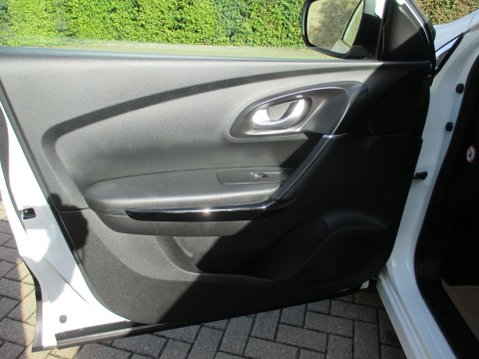Renault Kadjar 1.3 TCe Iconic Euro 6 (s/s) 5dr 50