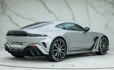 Aston Martin V12 Vantage 3