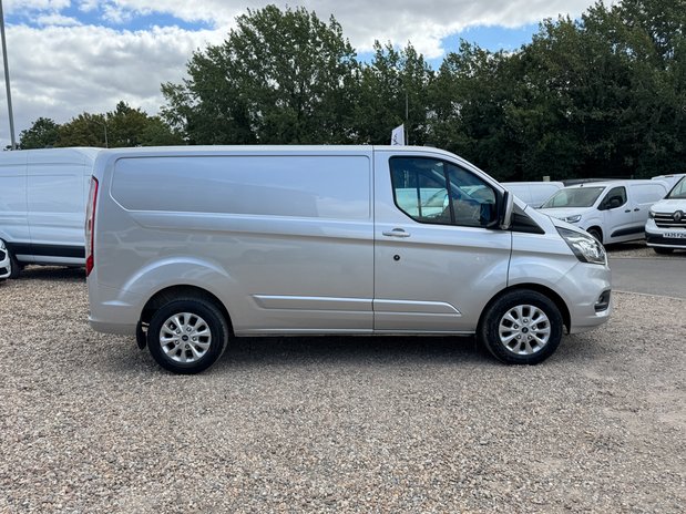 Ford Transit Custom SWB L1H1 Low Roof Limited 280 Air Con Alloys Sensors EURO 6 5