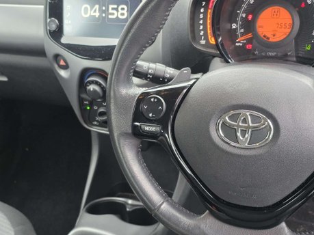 Toyota Aygo 1.0 VVT-i x-play Hatchback 5dr Petrol x-shift Euro 6 (Safety Sense) (71 ps) 32