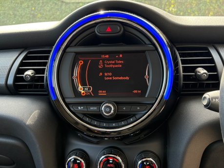 Mini Hatch Cooper 1.5 Petrol Automatic Pepper / Media 5 door - SAT NAV - REAR CAMERA 14