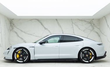 Porsche Taycan Turbo S 2