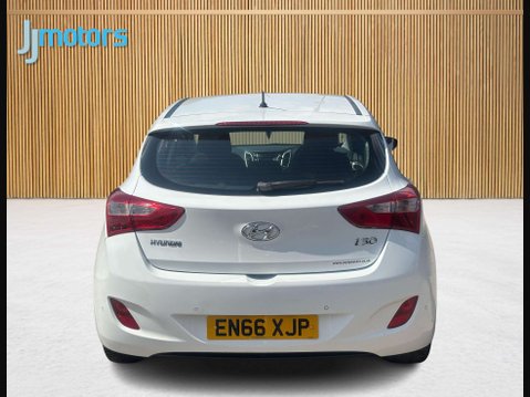 Hyundai i30 1.4 Blue Drive SE Hatchback 5dr Petrol Manual Euro 6 (s/s) (100 ps) 22