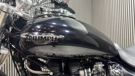Triumph Bonneville 2011 ONLY 1812 MILES LONG MOT STUNNING CRUISER BIKE 31