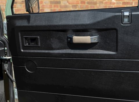 Land Rover Defender 90 Heritage Hard Top 17