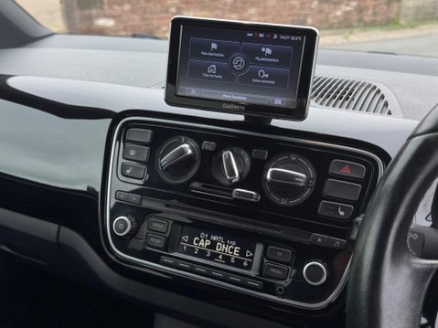 Volkswagen Up 1.0 Club up! Euro 6 5dr 11