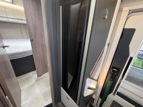 Swift Voyager 594 25