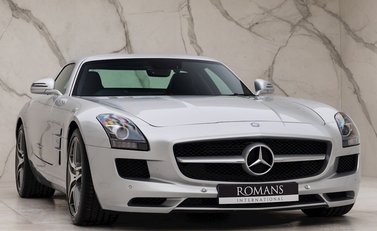 Mercedes-Benz SLS AMG 1