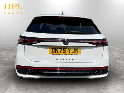 Volkswagen Passat 1.5 TSI eHybrid 19.7kWh R-Line Estate 5dr Petrol Plug-in Hybrid DSG Euro 6 6