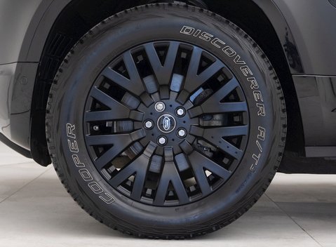 Land Rover Defender 110 X-Dynamic S D250 8