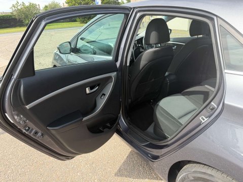 Hyundai i30 1.6 i30 SE Nav Blue Drive CRDi 5dr 19