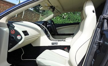 Aston Martin DB9 Volante 21