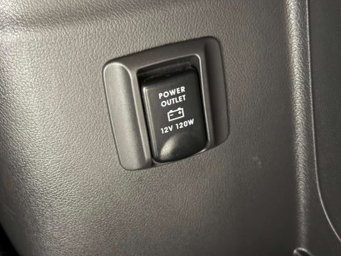 Mitsubishi Outlander 2.4 Outlander Exceed PHEV CVT 4WD 5dr 47