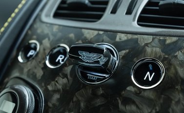 Aston Martin Vanquish S 20