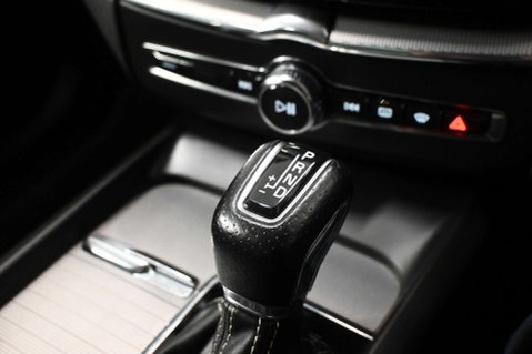 Volvo XC60 2.0 XC60 R-Design T5 AWD Auto 4WD 5dr 30
