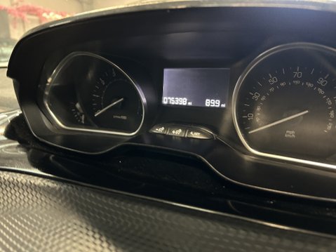 Peugeot 208 ALLURE 12