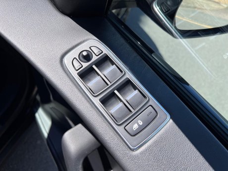 Jaguar F-Pace 2.0 D180 R-Sport Auto AWD Euro 6 (s/s) 5dr 43